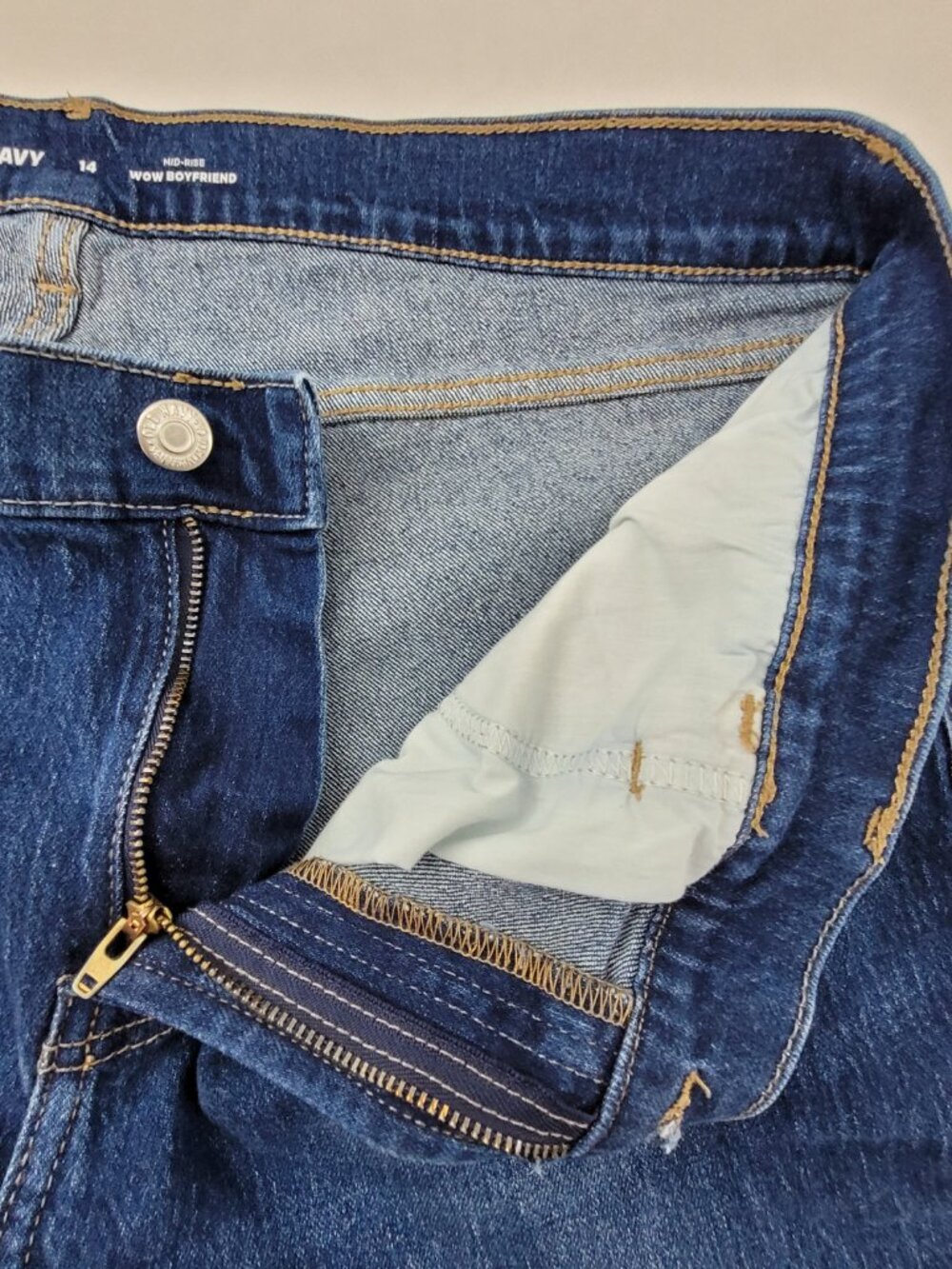 Old Navy Jeans Womens 14 x 31 Blue Medium Wash Stretch WOW Boyfriend Mid Rise - Picture 4 of 12